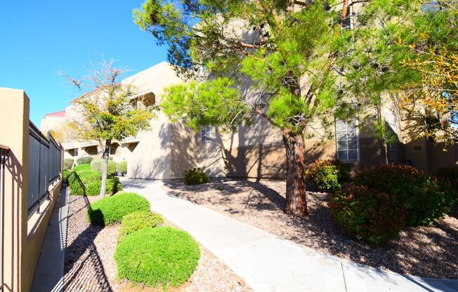 Beautiful 2 Bedroom, 2 Bath Condo in Summerlin