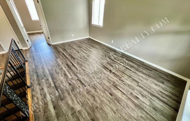Awesome 2 Bedroom Duplex in Overland Park-Available NOW!!