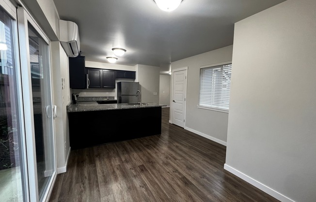 2425 Valencia Street