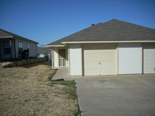 2 beds, 2 baths, 900 sqft, $1,325