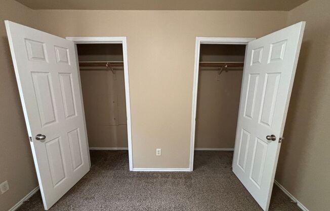 3 beds, 2.5 baths, $1,045, Unit 10718 Mathom Lndg Unit 2