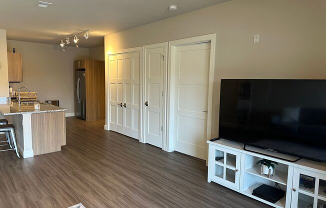 1 bed, 1 bath, 871 sqft, $1,600, Unit 232
