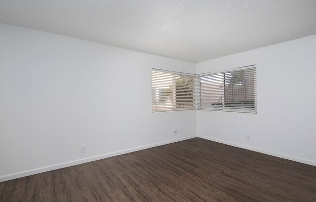 1 bed, 1 bath, $2,395, Unit 90-05