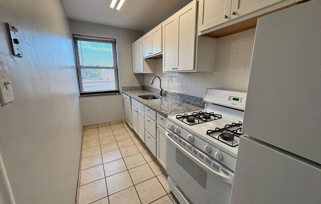 2 beds, 1 bath, 800 sqft, $1,799, Unit 6230 Fifth Ave. #325E