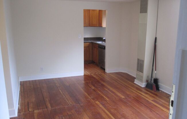 2 beds, 1 bath, 750 sqft, $1,900, Unit Unit 6