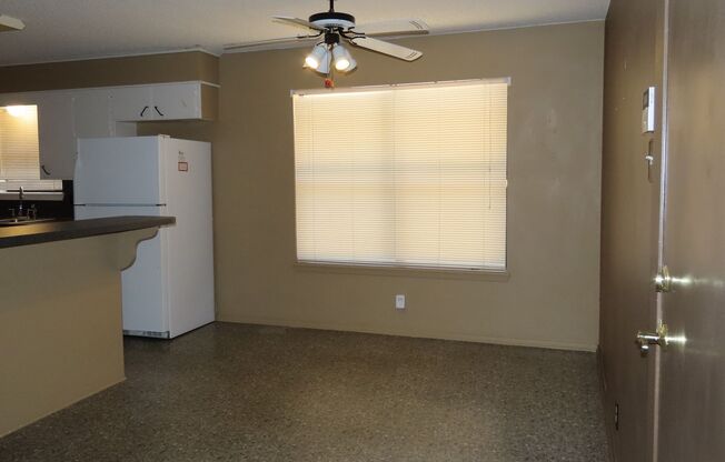 2 beds, 1 bath, $1,150