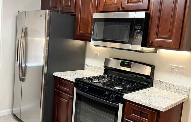 2 beds, 1 bath, 918 sqft, $2,999, Unit 031