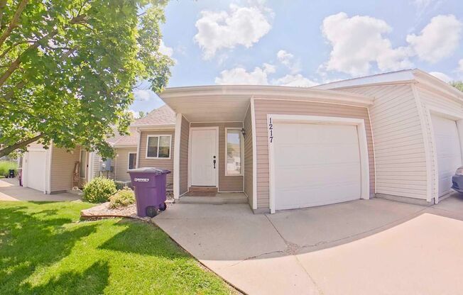 Beautiful Town Home + Deck & Patio + Easy Highway Access to Fort Riley + Washer & Dryer Included! Available August 8th!