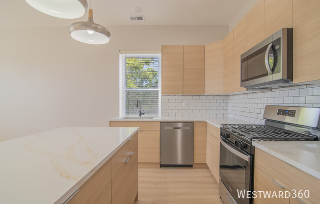 1546 N HOMAN