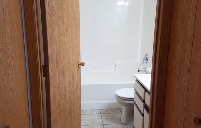 1 bed, 1 bath, $735, Unit 12