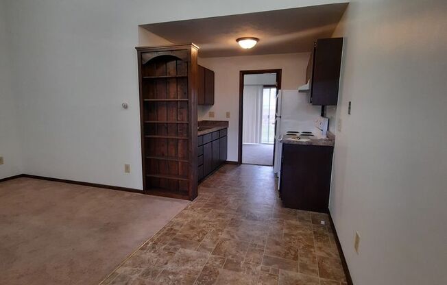 1 bed, 1 bath, $850, Unit #6