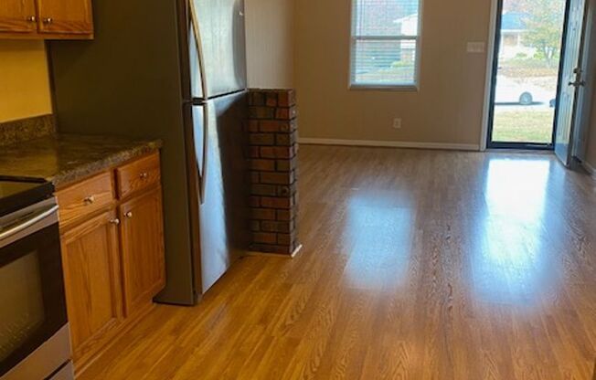 2 beds, 1 bath, $1,200