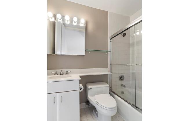 1 bed, 1 bath, 520 sqft, $2,995, Unit 9R