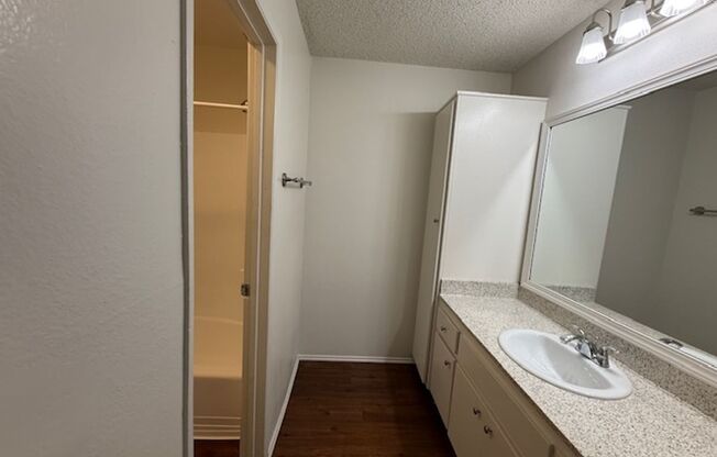 1 bed, 1 bath, 716 sqft, $2,100, Unit F006