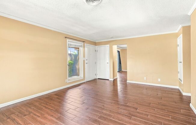 LOVELY MOVE-IN READY 3-BEDROOM SINGLE-STORY LAS VEGAS TOWNHOME!