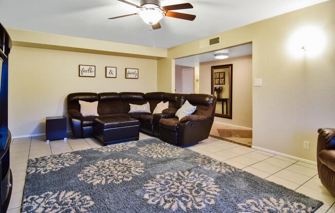 Gorgeous 4 bed 3 bath with pool in Tempe!