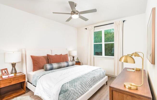 Beckett West Fork apartment homes feature spacious bedrooms with 9-foot ceilings, oversized windows, and ceiling fans.