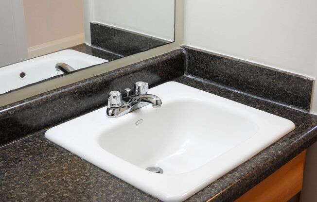 1 bed, 1 bath, 775 sqft, $1,125, Unit 1593H