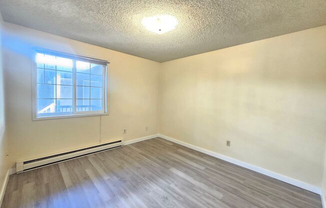 2 beds, 1 bath, $1,095, Unit 306