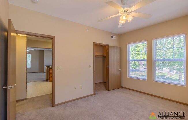 2 beds, 1 bath, 1,090 sqft, $990, Unit 201