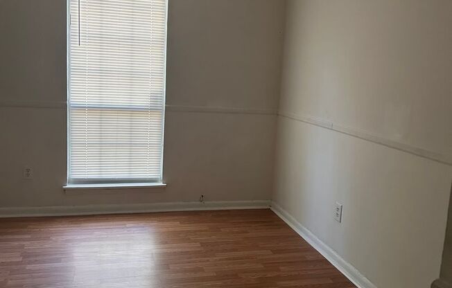 3 beds, 1 bath, $1,550