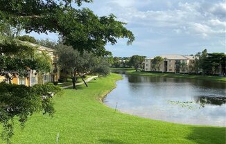 300 N CRESTWOOD CT