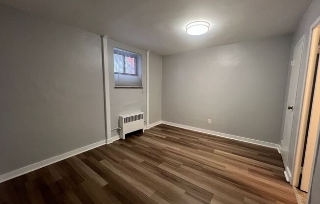 1 bed, 1 bath, 420 sqft, $1,549, Unit 5326 Fifth Ave. #05