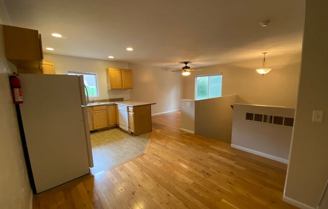 3 beds, 1 bath, $1,500, Unit 1213 Lafayette