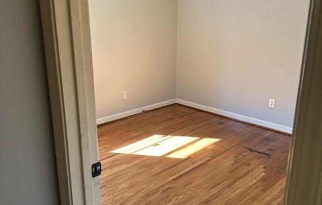 3 beds, 1 bath, $999