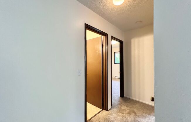 2 beds, 1 bath, 700 sqft, $1,275, Unit 415