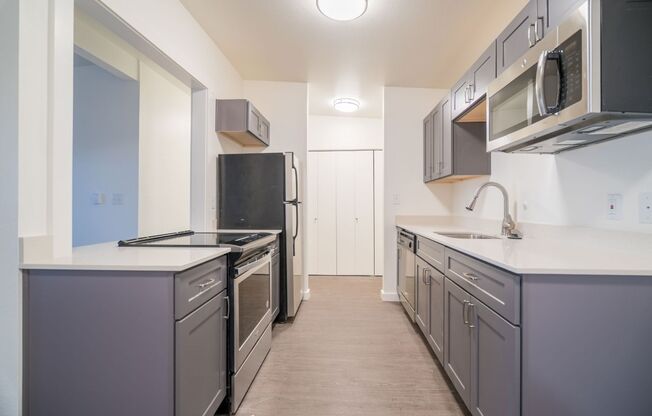 1 bed, 1 bath, 736 sqft, $1,895, Unit 3555 - 221