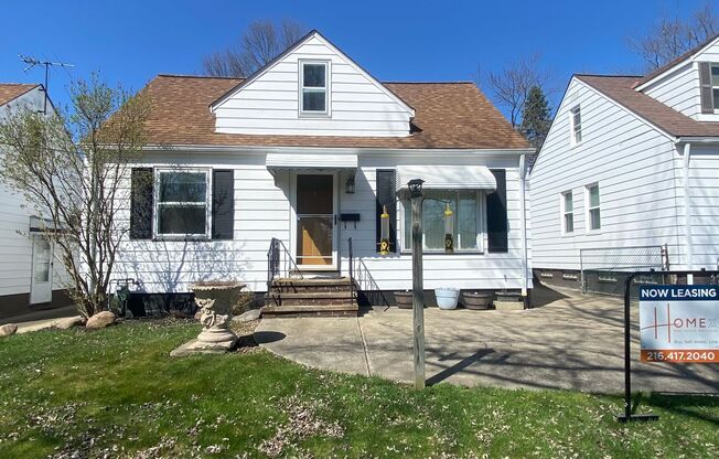 Charming 3-Bedroom, 2-Bathroom Home In Maple Heights