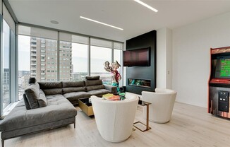 2900 McKinnon St