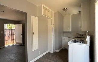 611 N Olive St 8