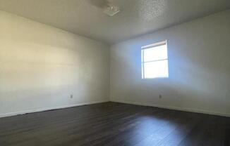 2 beds, 1 bath, 758 sqft, $695