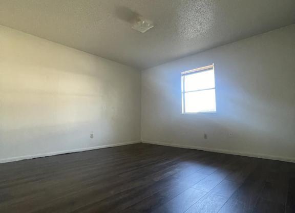 2 beds, 1 bath, 758 sqft, $695