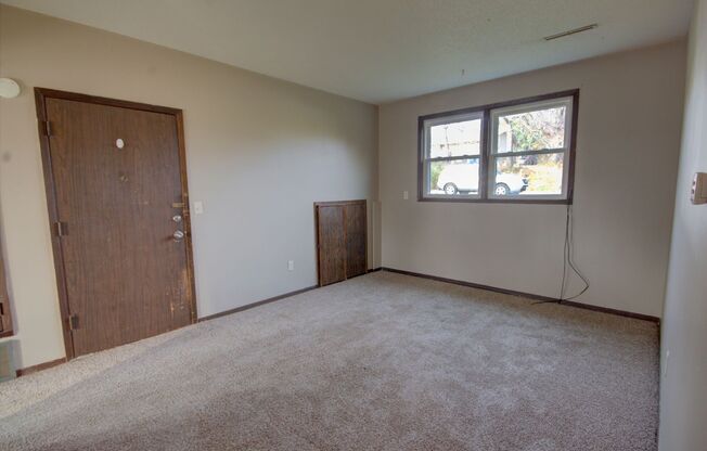 2 beds, 1 bath, $895, Unit Apt B