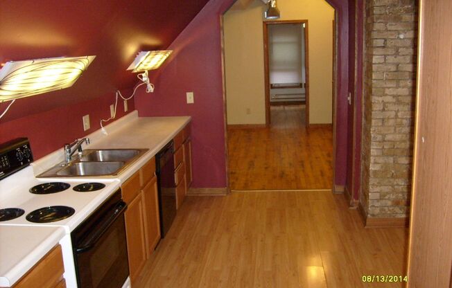 2 beds, 1 bath, 650 sqft, $1,950, Unit Unit #2