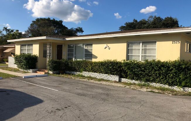 2525 PIERCE ST - SUNMAX HOLLYWOOD