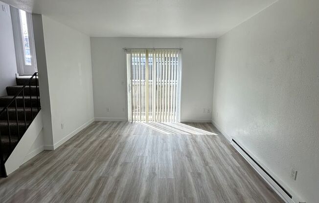 2 beds, 1 bath, 900 sqft, $1,395, Unit 37