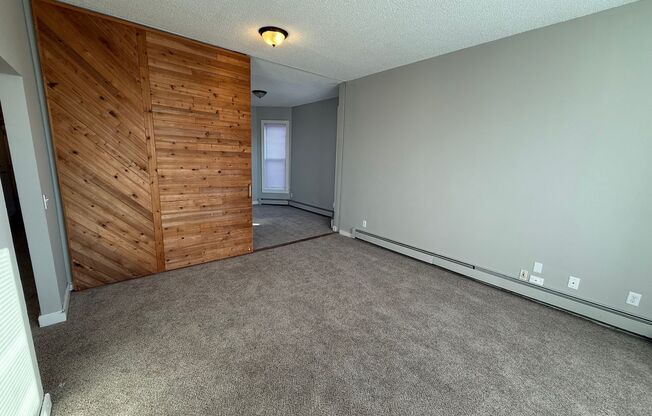 2 beds, 1 bath, 757 sqft, $1,050, Unit 32