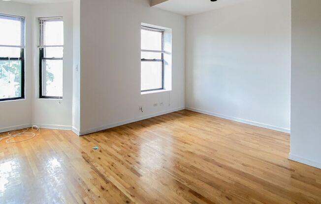 2 beds, 1 bath, 1,015 sqft, $3,100, Unit 2450-302