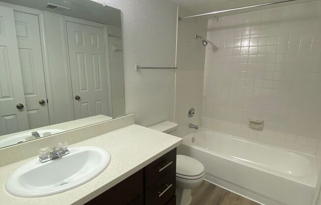 2 beds, 2 baths, 1,038 sqft, $1,215, Unit 3302