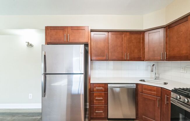 2 beds, 2 baths, 999 sqft, $2,150, Unit I23