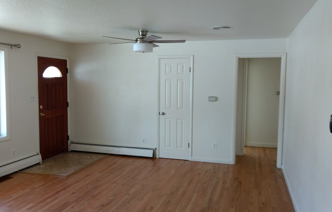 Beautifully Updated Boulder 3Bed/2Bath-- Walking distance from CU campus & 29th St Mall!