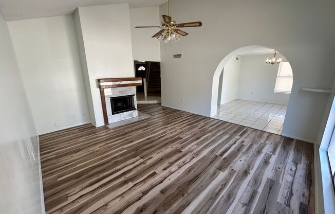 Charming 3 bed / 2.5 bath Gilbert Home with Split Floor plan & No carpet!!