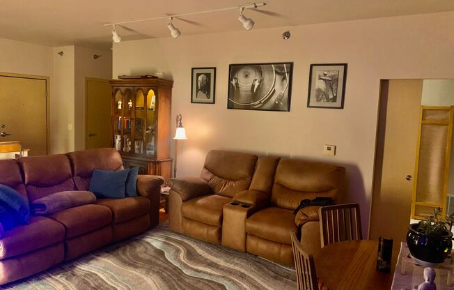 2 beds, 2 baths, 926 sqft, $1,575, Unit 306