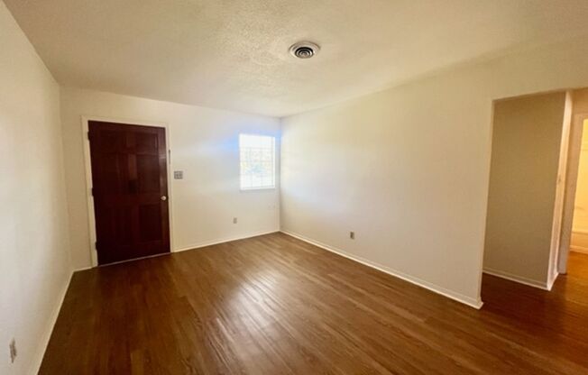 2 beds, 1 bath, 700 sqft, $895, Unit M