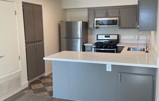 2 beds, 2 baths, 902 sqft, $1,795, Unit M6