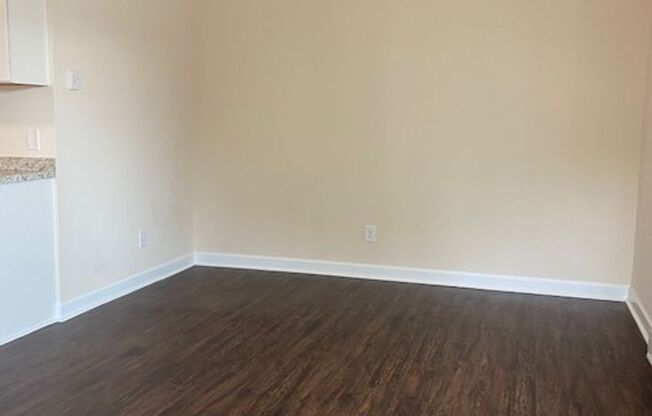 1 bed, 1 bath, 590 sqft, $700, Unit Unit 13